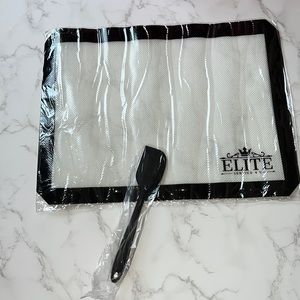 NWT silicone Baking Sheet & spatula